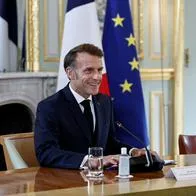 Emmanuel Macron: presidente Francia exámenes con su esposa demostrar mujer