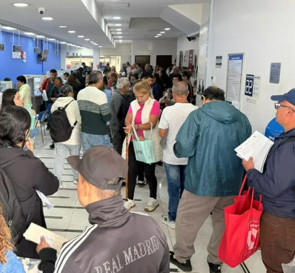 Largas filas en sede de esta EPS preocupa a afiliados y beneficiarios de Manizales