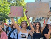 "¿Les gustaría que le hicieran eso a sus hijos?": los jóvenes se suman a las protestas en París