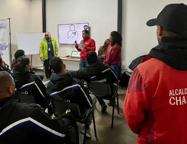 Chapinero capacita a domiciliarios en tránsito, seguridad vial y prevención de violencias 