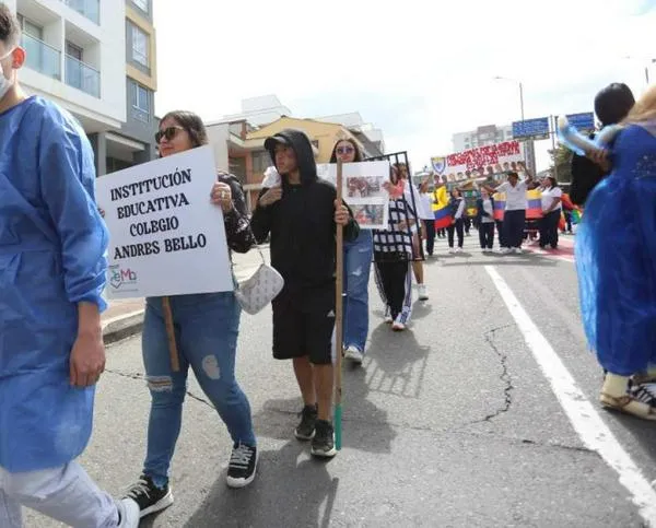 Estudiantes de colegios de Manizales se toman las calles: conozca sus motivos y mensajes 