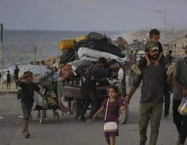 Un millón de palestinos desplazados hacia el sur de Gaza, denuncia el gobierno gazatí controlado por Hamás