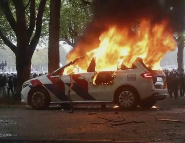 Países Bajos: disturbios y caos durante una protesta antiinmigración a semanas de las elecciones