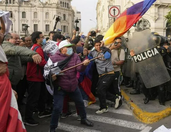 Disturbios y varios heridos en protestas en Perú contra Dina Boluarte