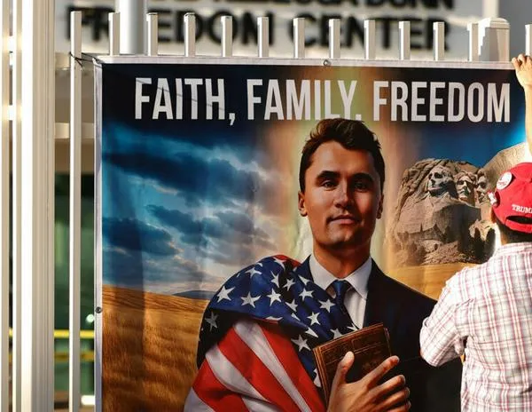 Donald Trump y la cúpula MAGA asistirán la ceremonia de homenaje a Charlie Kirk en Arizona