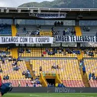 "¿Y los títulos para cuándo?": fuertes protestas de hinchas de Millonarios en El Campín