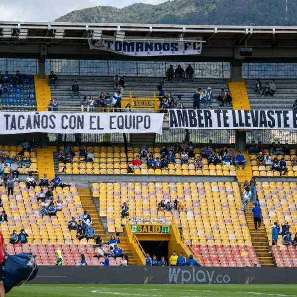 Hinchas de Millonarios protestaron en El Campín en partido ante Fortaleza: fotos