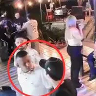 Hombre casi le dispara a joven que sacó a bailar a su novia: hay video