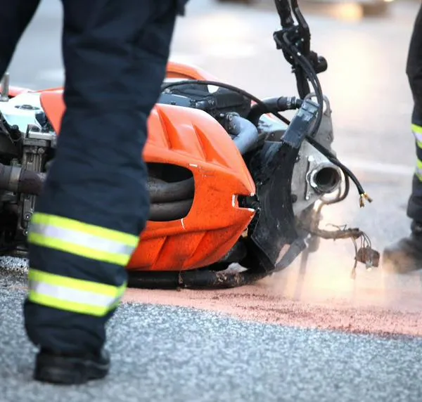 Grave accidente de tránsito: árbol cayó sobre padre e hijo y murieron