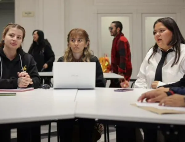 Casi dos millones de jóvenes en Bogotá habilitados para votar en elecciones de Consejos de Juventud  
