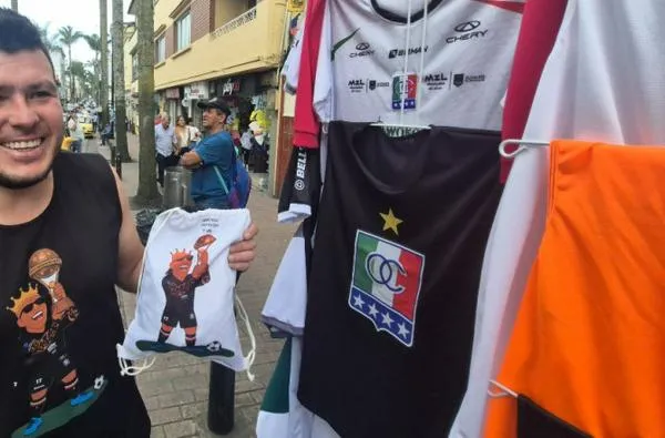 "Gracias a Dayro Moreno me pude ir a Ecuador": la 'dayromanía' mueve millones en el comercio de Manizales