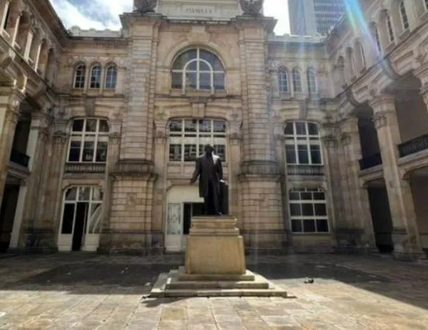 Visita guiada al Palacio de San Francisco: historia y arte en el corazón de Bogotá 