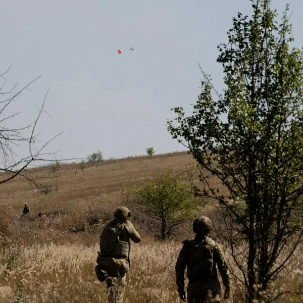 Ukrainian servicemen of the mobile fire group of the 4th Heavy Mechanized brigade antiaircraft missile and artillery division participate in training on how to destroy drones, practicing their shooting skills on balloons and plates in Kharkiv region on September 11, 2025, amid the Russian invasion of Ukraine. (Photo by Tetiana DZHAFAROVA / AFP)