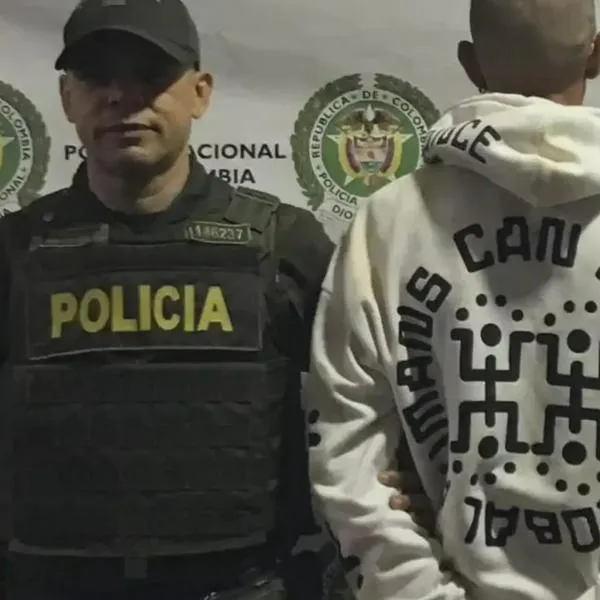 Capturado hombre en Génova por derribar cuatro postes del alumbrado público