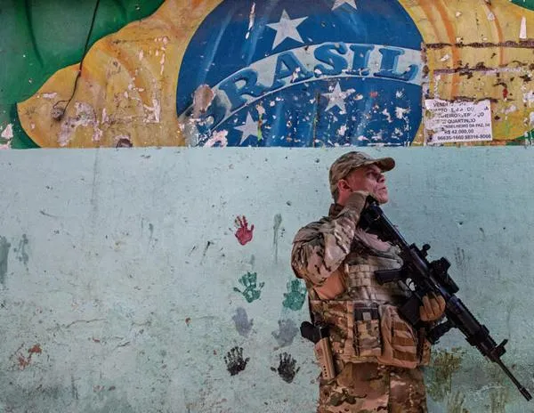 Los legisladores de Rio de Janeiro aprueban primas para policías que maten a criminales