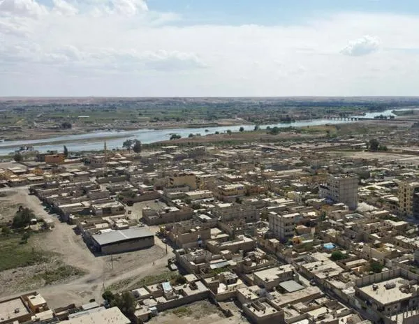 En la ciudad siria de Raqqa, activistas pro transición denuncian la represión de las autoridades kurdas