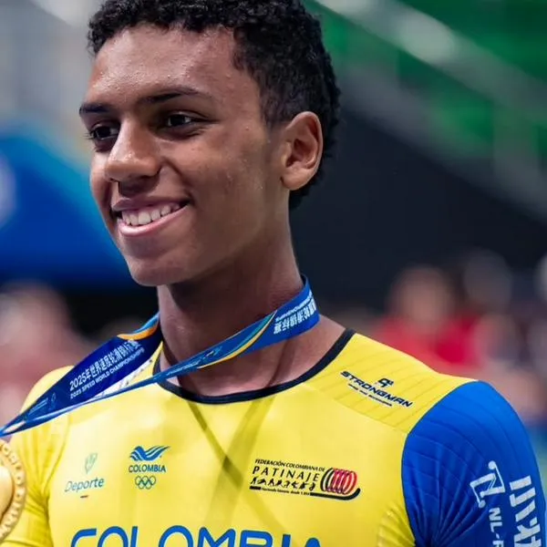 Wilcar Aguilar aterrizó en el Cesar con oro y bronce del Mundial de Patinaje: multitud lo ovacionó en el aeropuerto de Valledupar 