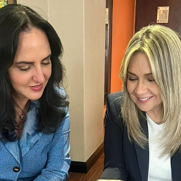 La periodista Vicky Dávila y la senadora María Fernanda Cabal se reunieron en Bogotá y se filtraron detalles del encuentro antes de elección.