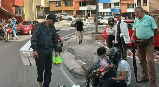 Chocaron dos motos en Manizales: 3 lesionados, uno muy delicado