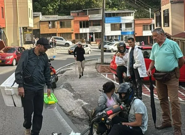 Chocaron dos motos en Manizales: 3 lesionados, uno muy delicado