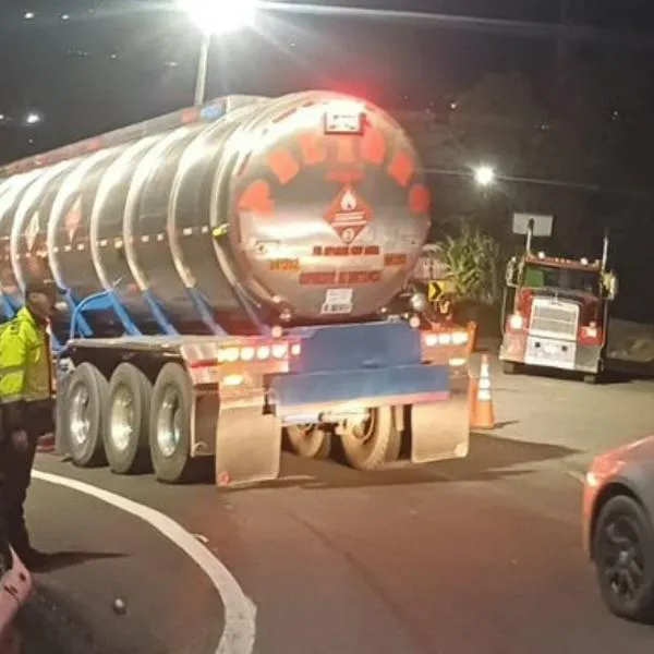 Reportan caos por protestas en salida de vía al Llano en la noche este jueves