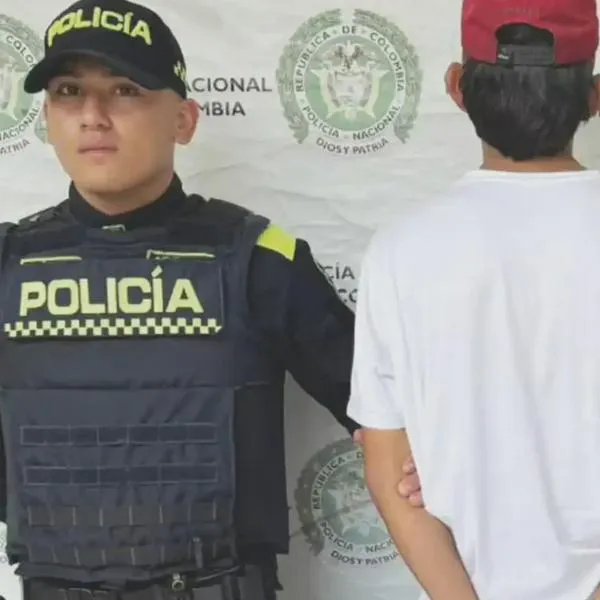 Apuñaló a su expareja y le robo el celular