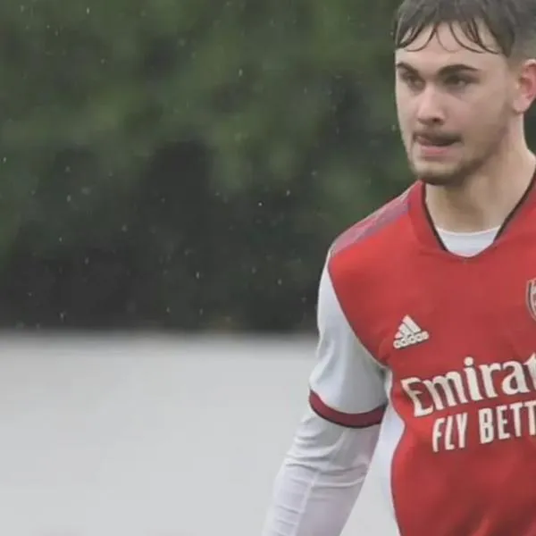 Billy Vigar, promesa del Arsenal y jugador del Chichester fallece a los 21 años