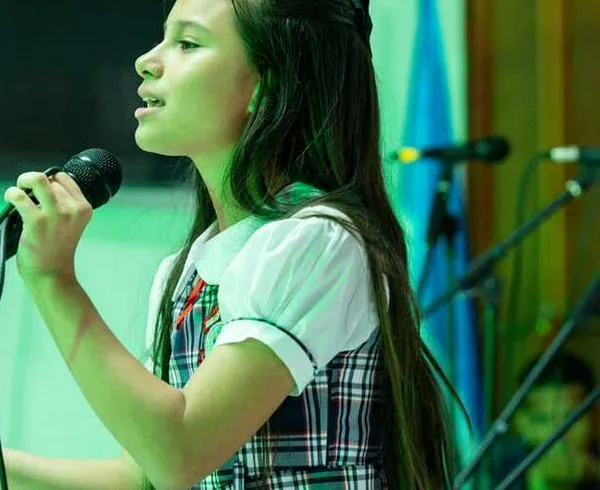 ‘Poesía para el alma’: jóvenes declamadores brillan en Colegio San Fernando