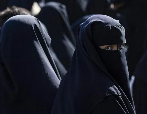 Un tribunal francés encarcela a tres mujeres por unirse al yihadista Estado Islámico en Siria