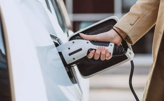 Caldas: carga de vehículos eléctricos en las estaciones de la Chec, ahora con cobro