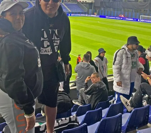 Madre e hijo vendieron lechona y cumplieron el sueño de viajar juntos a ver al Once Caldas fuera de Colombia