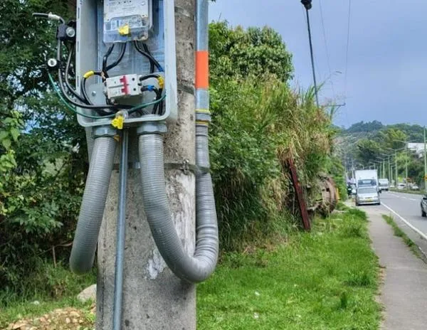 Ladrones afectan alumbrado público recién inaugurado en la carretera Panamericana, en Manizales