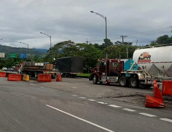 Cierre preventivo en la Vía al Llano por manifestación: así está la movilidad hoy 30 de septiembre 