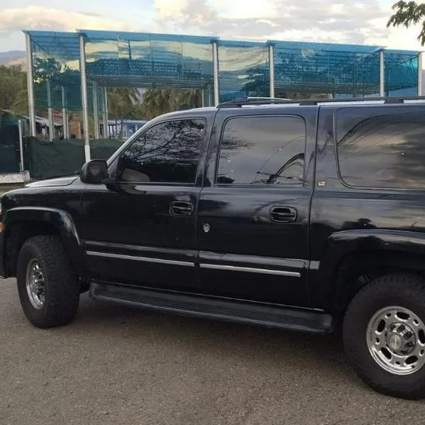Camioneta que fue atacada con granada en Cúcuta. En ella iba el abogado José Botello