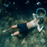 Foto de apnea, en nota de cómo fue que hombre duró 29 minutos sin respirar bajo el agua y en dónde nació