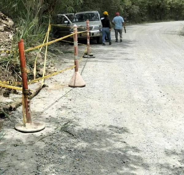 Vía Caldas-Antioquia: señalamientos y retrasos enlodan una obra suspendida, responde la Gobernación