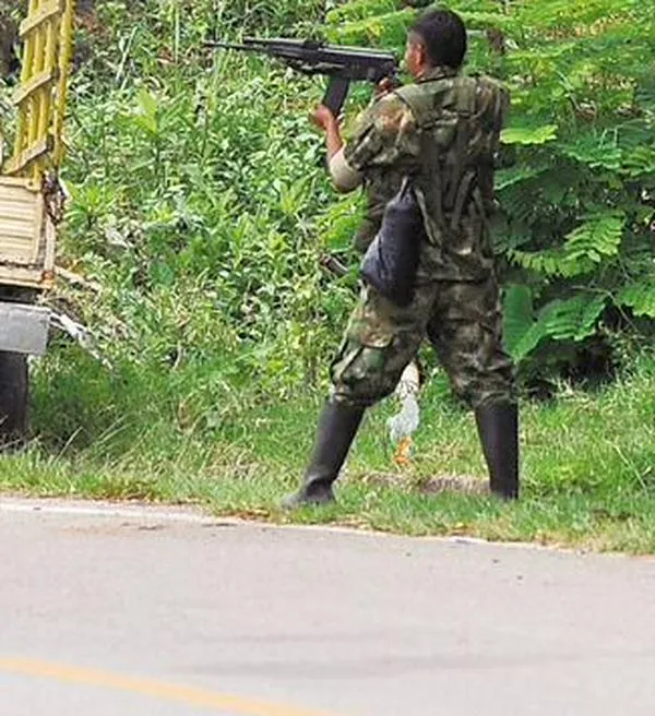 Combates entre Ejército y disidencias de las Farc dejan 450 personas confinadas en Cauca