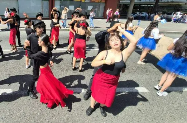 La Normal de Caldas se desborda en cultura sobre la avenida Santander de Manizales 