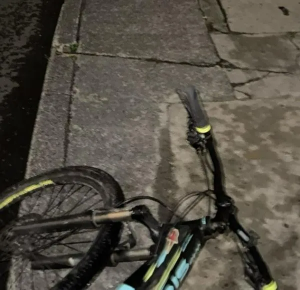 Incendio de vehículo, choque de 2 motos y accidente de ciclista, novedades en vías 