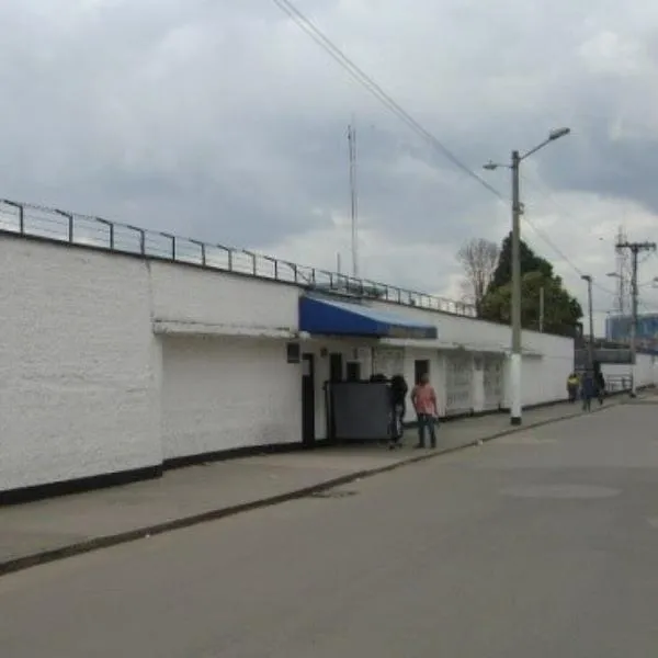 Balacera frente a cárcel La Modelo: hay varios heridos y habría muerto uno