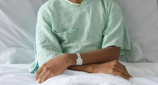 Foto de joven enfermo, en nota sobre cuál cáncer poco común aumenta entre jóvenes y por qué crece, según científica