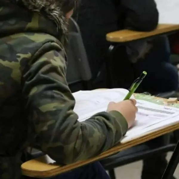 Embarazo adolescente en colegios de Bogotá aumentó un 51 % en 2025