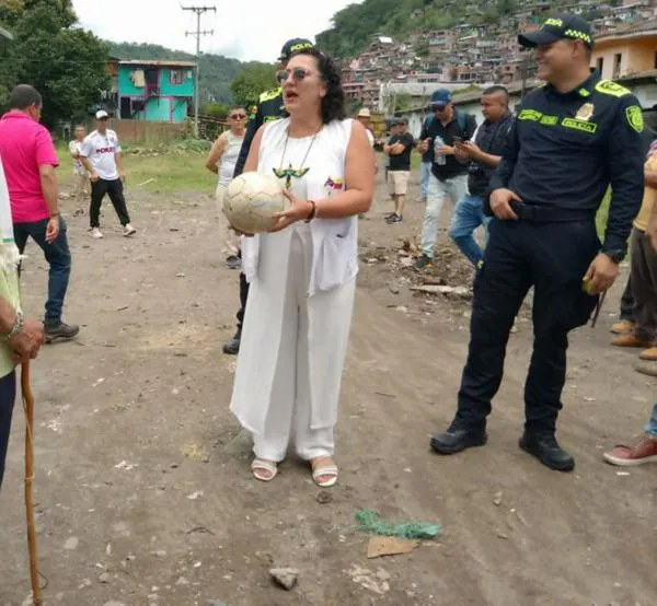 La cancha volvió a ser de todos: habilitaron el espacio que estuvo ocupado 20 años por chatarra en Caldas