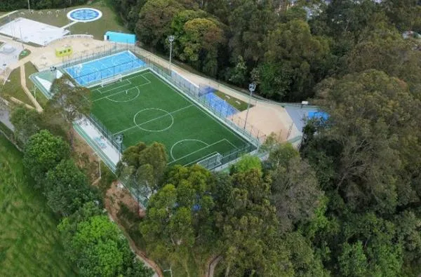 El parque de Los Sentidos El Arenillo de Manizales, un espacio para compartir deportes entre amigos y familia 
