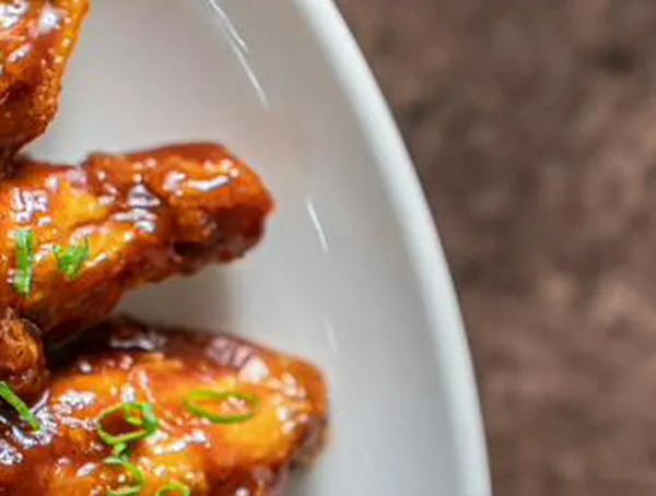 En freidora de aire: alitas de pollo con miel y mostaza