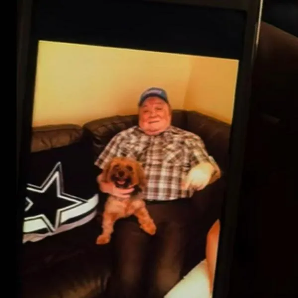 Joven prendió el celular de su abuelo fallecido y se llevó emotiva sorpresa