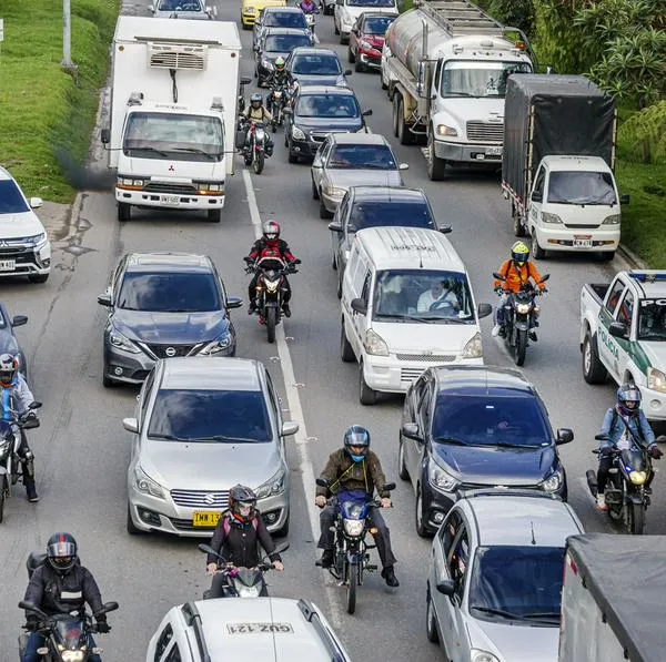 Avisan a conductores en Colombia por robos de carros y motos: modalidades