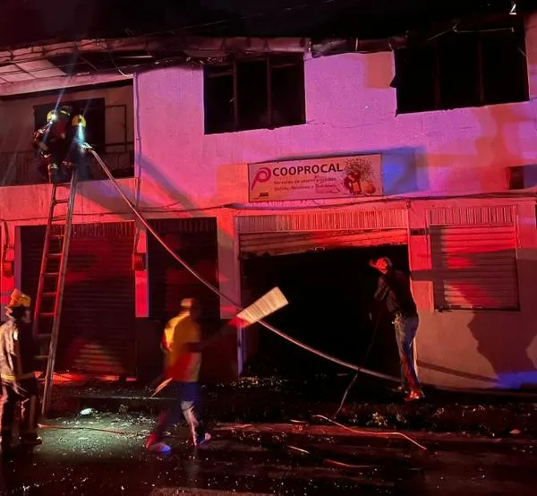 Adultos mayores quedaron atrapados en medio de las llamas