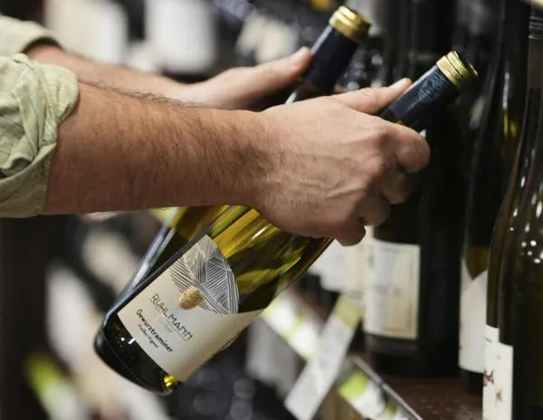 Brasil: Varios bares cerrados por la policía por escándalo relacionado con alcohol adulterado