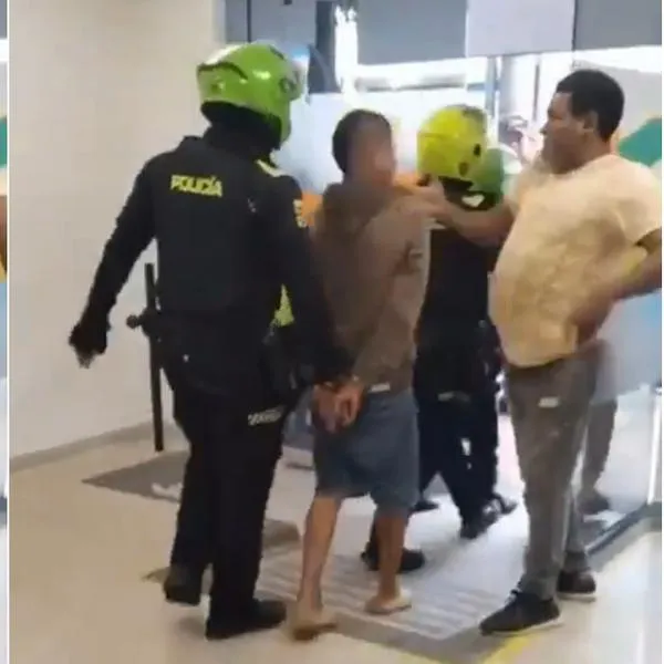 Video viral: hombre cacheteó a delincuente dentro de banco y frente a la Policía